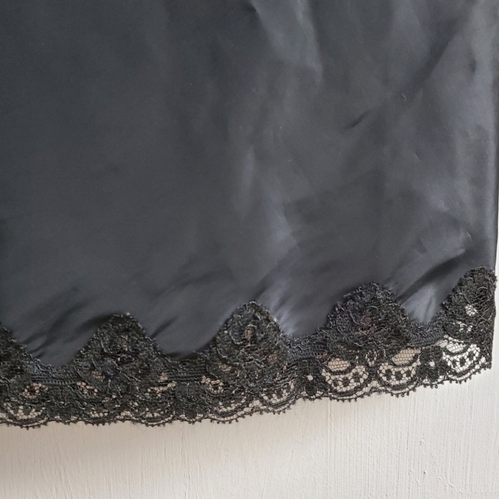 2 Vintage 70s Slip Skirt in Black and Cream - Picture 9 of 15